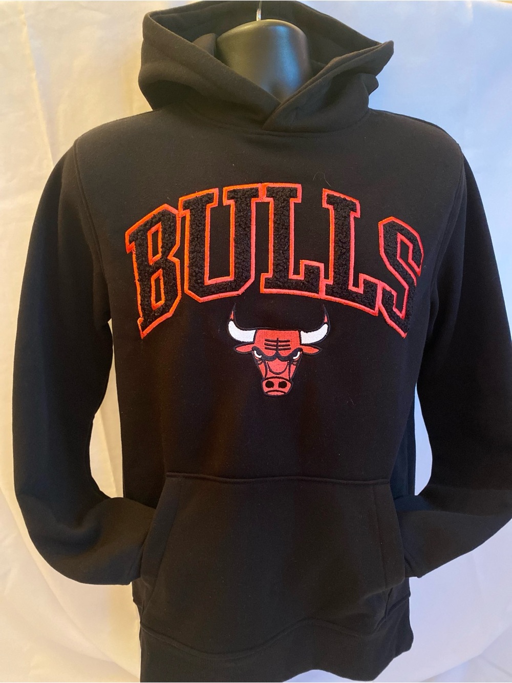 NWT NBA Chicago Bulls Mens S Chenille Patch Hoodie Black Pullover Sweatshirt